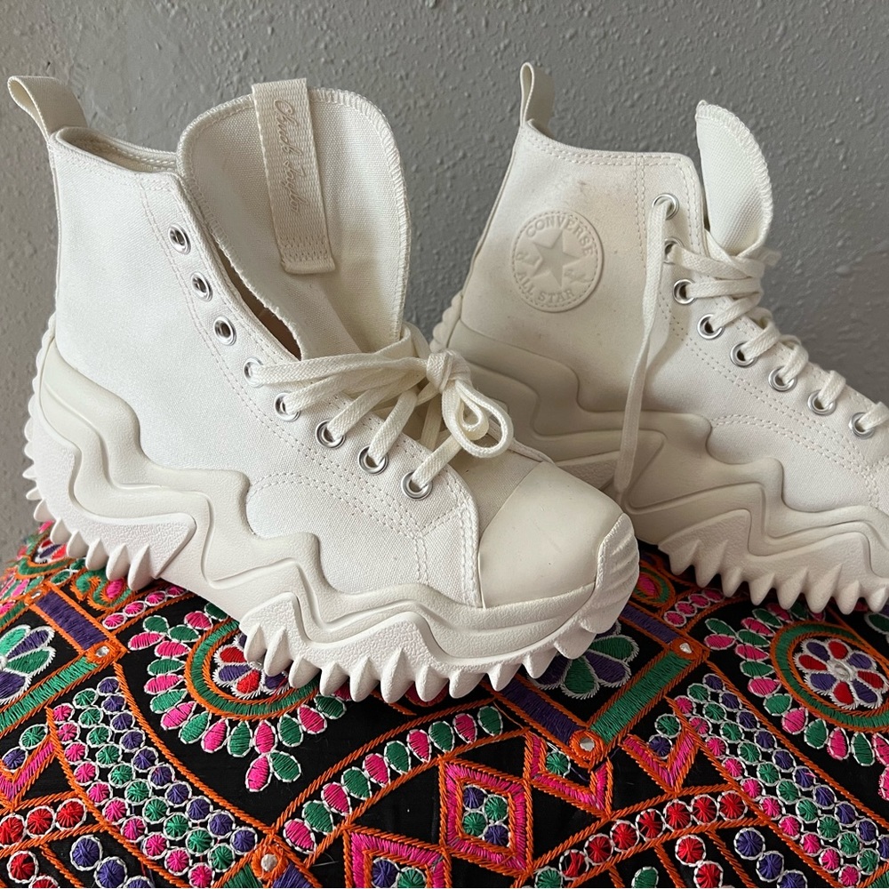 Convers run star motion size 8.5 women